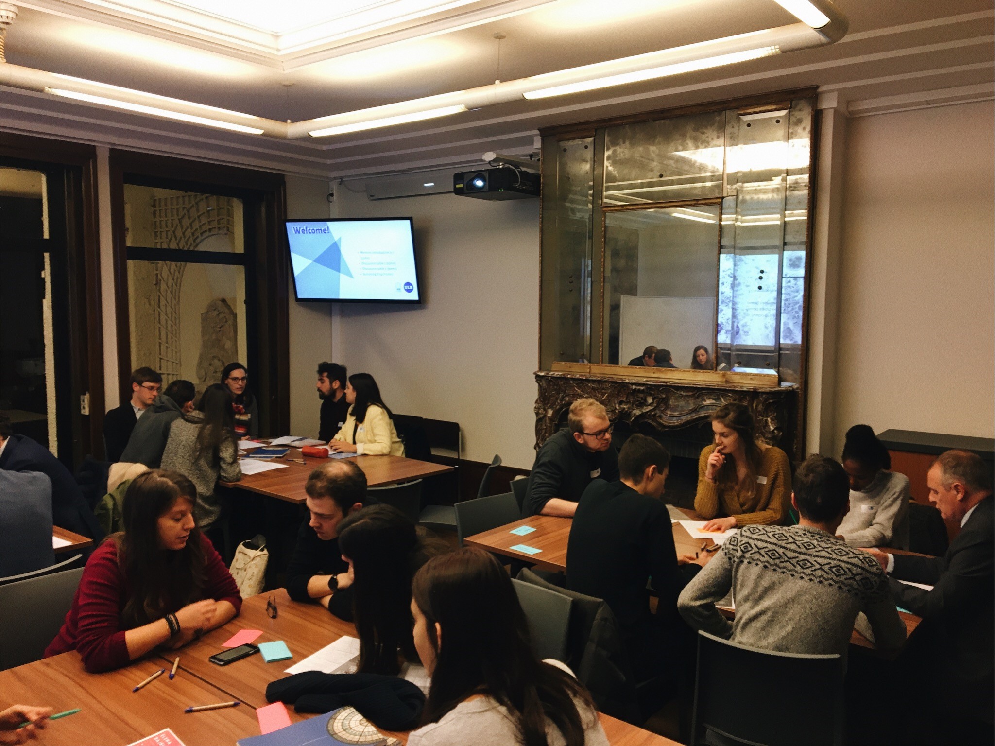 Les participants à la séance de speed-dating sur le CV